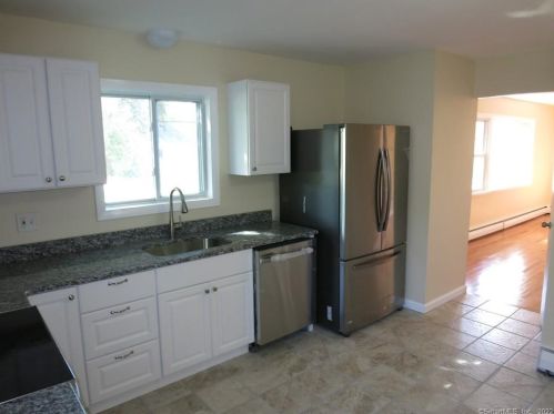 72 Gill St, Colchester, CT 06415-1109
