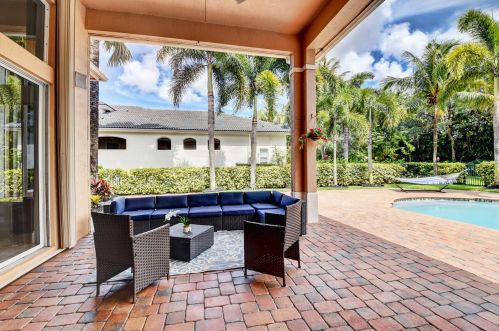 8696 Valhalla Dr, Delray Beach FL  33446-9568 exterior