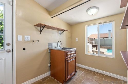 1521 Melody Ln, El Cajon CA  92019-2016 exterior