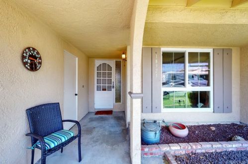 18925 Circle Of The Oaks, Santa Clarita CA  91321-1420 exterior