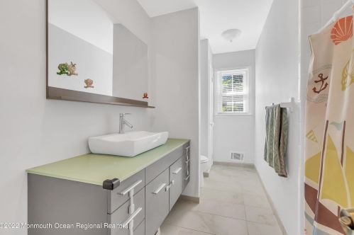 43 Emma Pl, Tinton Falls NJ  07724-1901 exterior