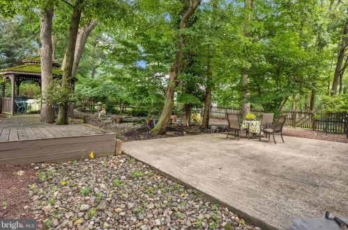 402 Ramsey Rd, Yardley PA 19067-4642 exterior