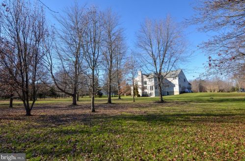 4 Millennium Dr, Columbus NJ  08022-2250 exterior