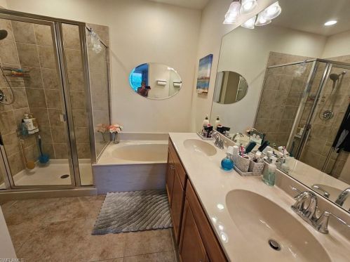 7914 Bristol Cir, Naples FL  34120 exterior
