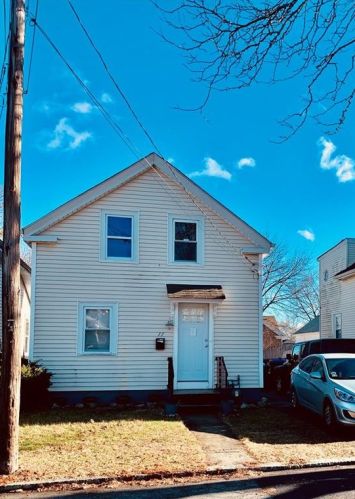 77 Seamans St, Providence RI 02908-1321 exterior