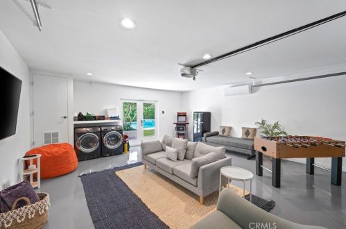1120 Louise Dr, Palm Springs CA  92262-3209 exterior
