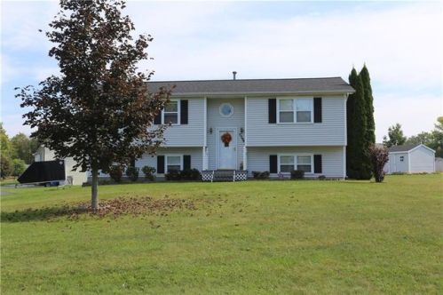 5784 Coppersmith Trl, Ontario, NY 14519-9538
