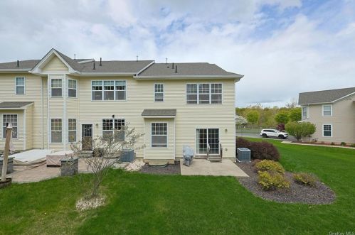 48 Avoncroft Ln, Middletown NY  10940-5086 exterior