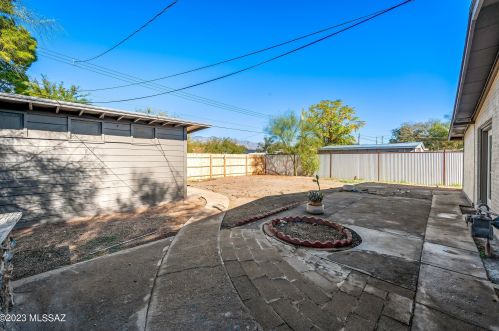 905 Prince Rd, Tucson AZ 85705-3025 exterior