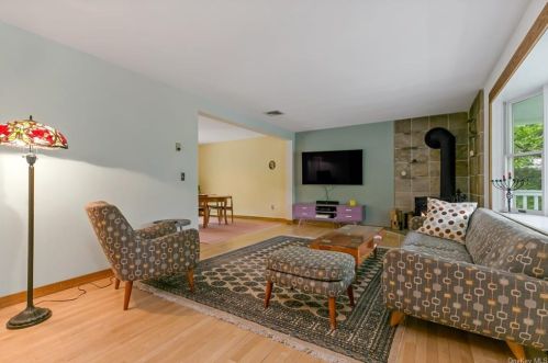 15 Rock St, Nelsonville, NY 10516-2911