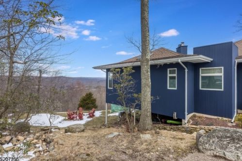163 Hillcrest Dr, Parsippany NJ  07834-1413 exterior