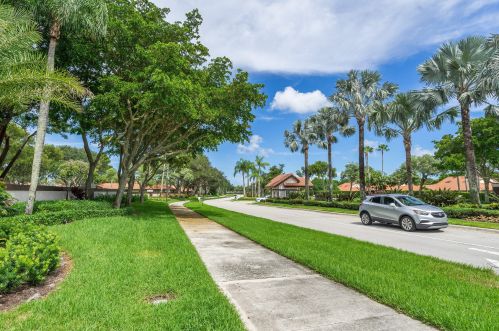 6376 Kings Gate Cir, Delray Beach FL  33484-2429 exterior