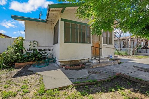 1071 Rialto Ave, San Bernardino CA  92408-1221 exterior