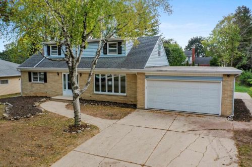 921 Rasmussen Pl, Green Bay, WI 54304-4436