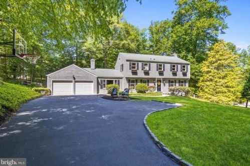 6 Bradford Ter, Newtown Square, PA 19073-1903