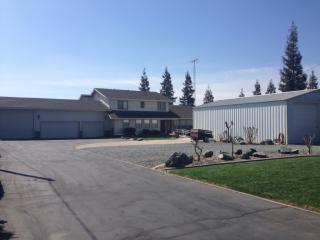5374 Service Rd, Hughson, CA 95326-9542
