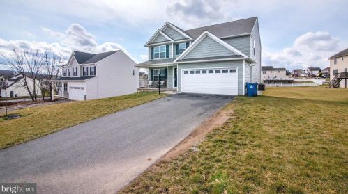170 Payne Dr, Mount Wolf, PA 17347-9215