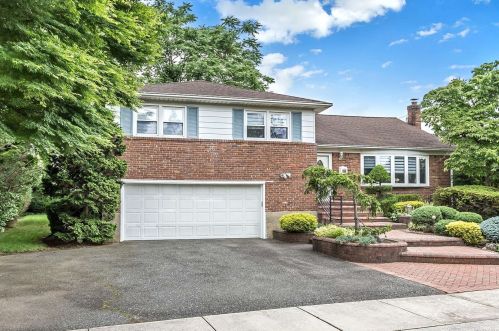 1875 Plymouth Dr, Westbury, NY 11590-5841