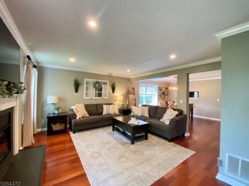 208 Salem Ct, Flemington NJ  08822-2034 exterior