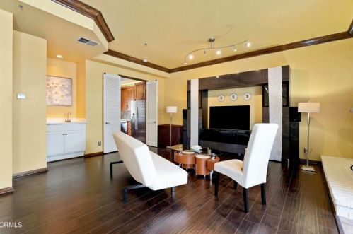 1130 Huntington Dr, South Pasadena, CA 91030-4571