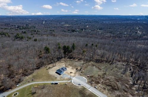 17 Emerald Ln, Norwich, CT 06360-4082