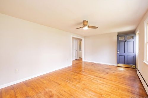 127 Sunset St, Windsor Locks CT  06096-2411 exterior