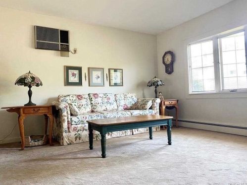 242 Dahlia Dr, Mahopac NY  10541-3768 exterior