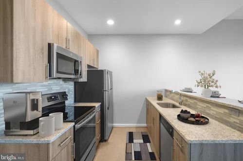 206 16th St, Philadelphia, PA 19102-1227