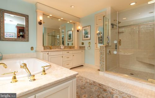 1006 Gwilym Cir, Berwyn PA  19312-2237 exterior