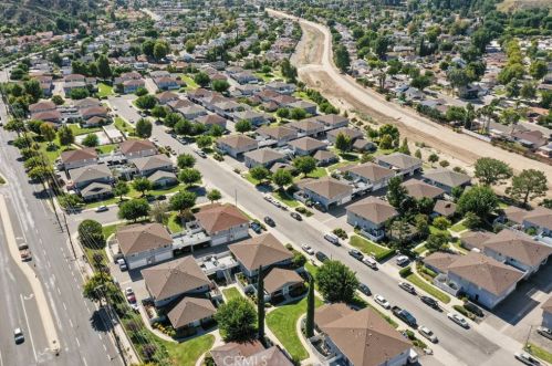 28144 Robin Ave, Santa Clarita CA  91350-2051 exterior