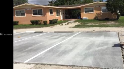 482 Cypress Ave, Pahokee FL  33476-1940 exterior
