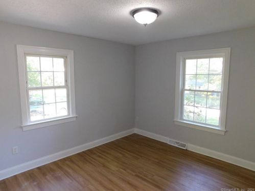 31 Linda Ave, Uncasville CT  06382-1722 exterior