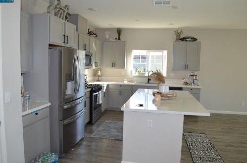 1205 Camelia Dr, Liberty Farms CA  95620-0037 exterior