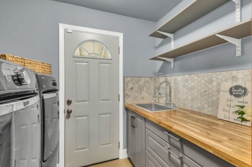 9020 Grove St, Elk Grove CA  95624-2318 exterior