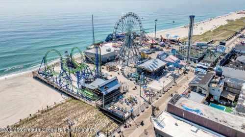 271 Kearney Ave, Pelican Island NJ  08751-1822 exterior