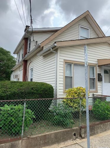 20 Holland Ave, Floral Park, NY 11001-1506