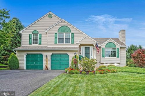 332 Pine Valley Dr, Cross Roads, PA 17322-9217