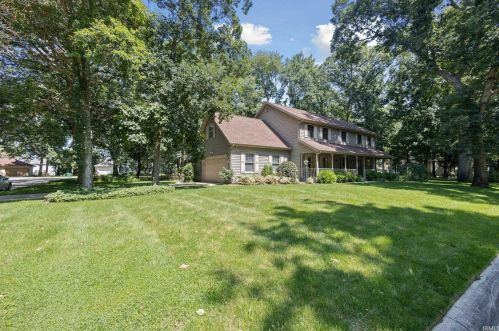 10103 Hunters Crossing Dr, Granger, IN 46530-8893