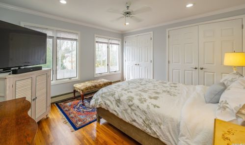 15 Pin Oak Ln, West Hampton Beach NY  11978-2035 exterior