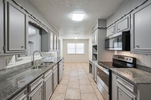 6712 Franwood Ter, Fort Worth, TX 76112-4112
