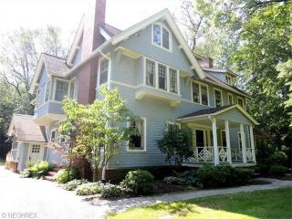 11926 Lake Shore Blvd, Cleveland, OH 44108-1123