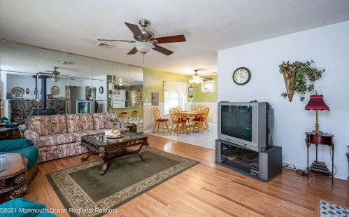 14 Hilltop Dr, Berkeley Township, NJ 08721-1708
