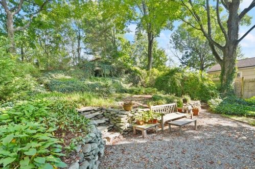 26 Un Ave, Norwalk CT 06851-3733 exterior