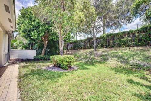 9592 Sandpiper Ln, West Palm Beach FL  33411-6316 exterior