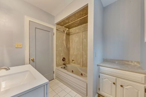 328 Moody Ave, New Castle PA  16105-2487 exterior