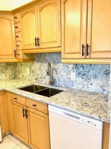 226 Northampton L, West Palm Beach, FL 33417-7617