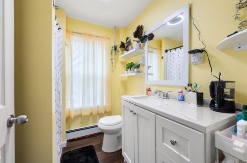 40 Hedge Ave, Norwich CT  06360-5920 exterior