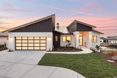 3619 Crescent Cir, Santa Rosa, CA 95403-0914