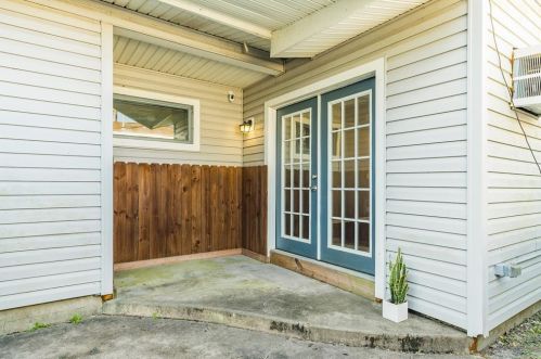 18 Lyncrest Dr, Galveston TX  77550-3215 exterior