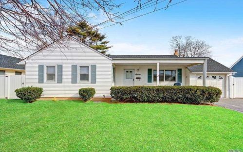 11 Bradish Ln, Babylon, NY 11702-2405